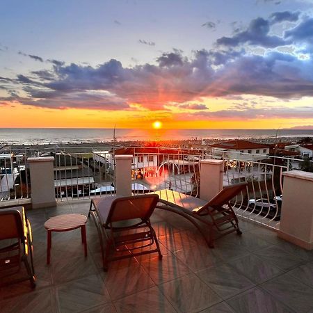 Hotel Medusa Лідо-ді-Камайоре Екстер'єр фото